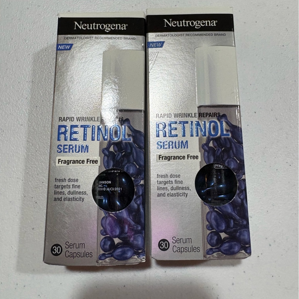 Neutrogena Retinol Serum Capsules - Purple and Silver
